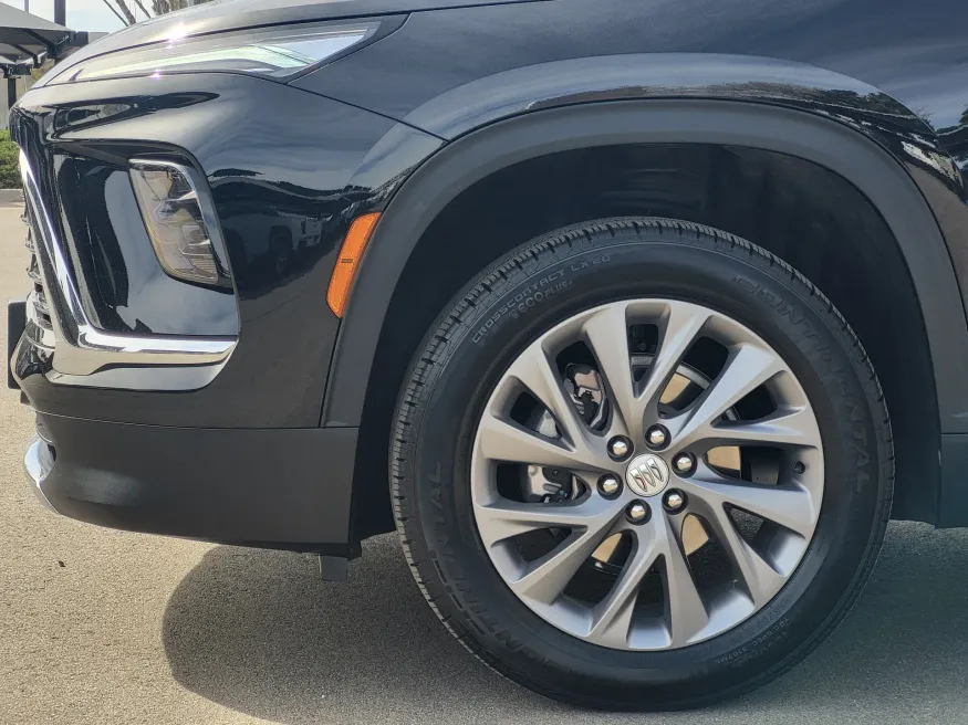 2025 Buick Enclave Preferred | Photo 8 of 24