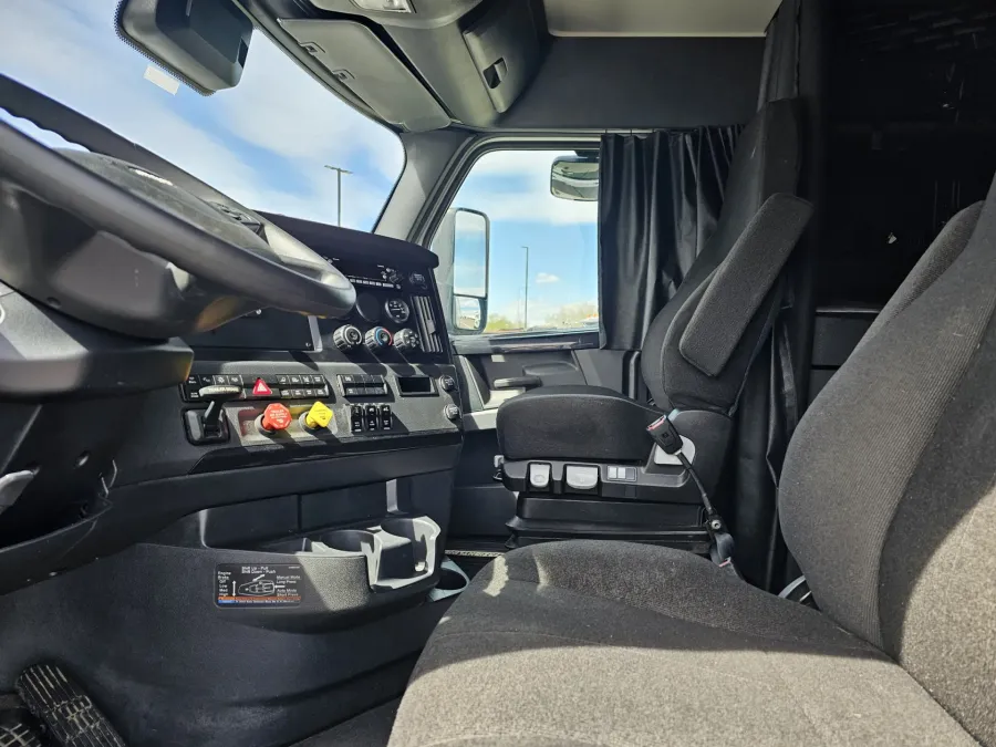 2024 Freightliner Cascadia 126 | Photo 9 of 23