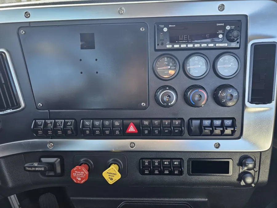 2025 Western Star 47X | Photo 14 of 16