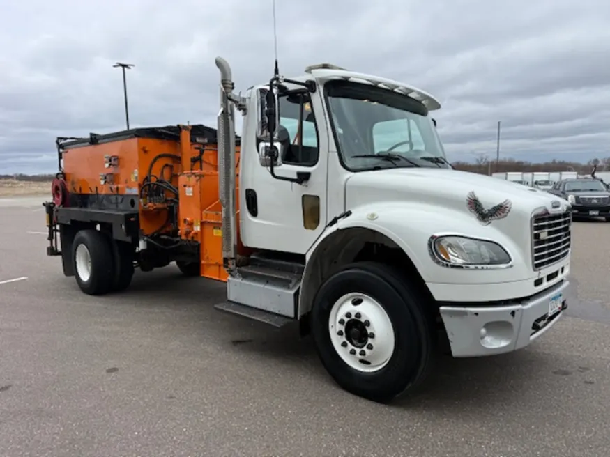 2013 Freightliner M2 106 | Photo 7 of 13