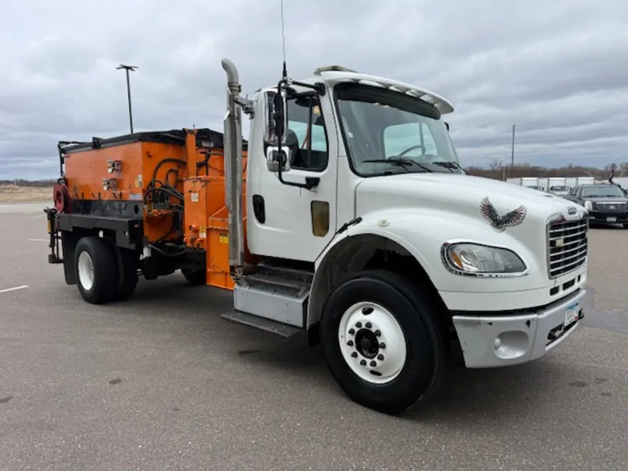 2013 Freightliner M2 106 | Photo 7 of 13