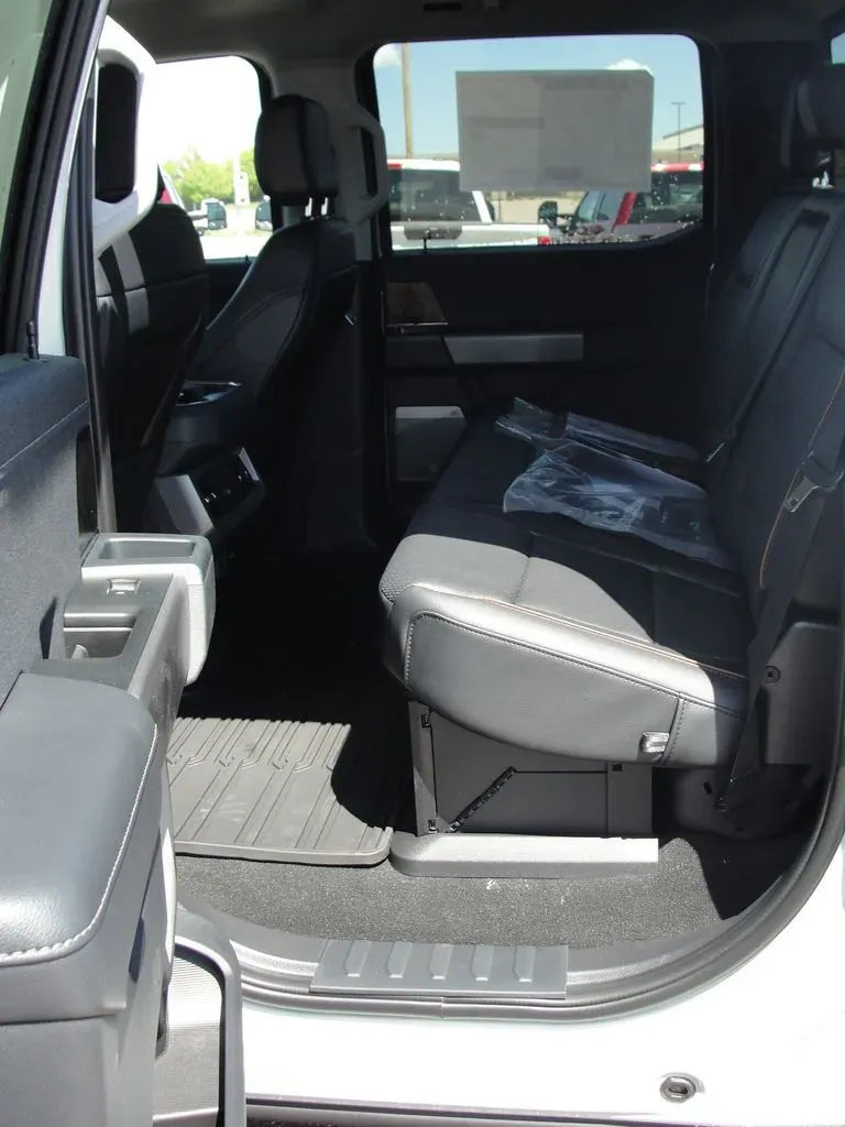 2026 Ford Super Duty F-350 | Photo 20 of 28