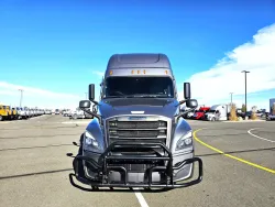 2024 Freightliner Cascadia | Thumbnail Photo 2 of 24