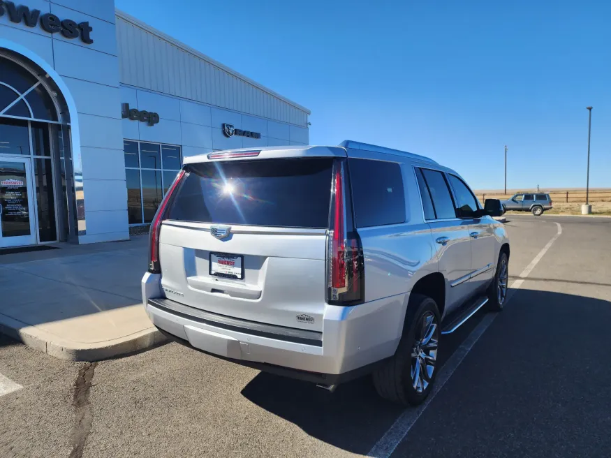 2019 Cadillac Escalade Luxury | Photo 6 of 33