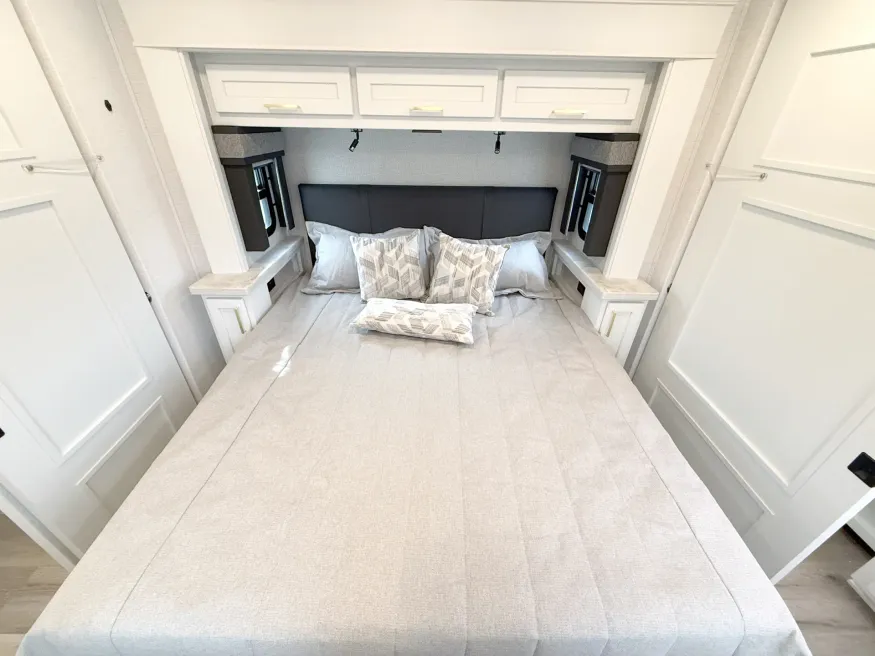 2026 Renegade Valencia 39RB | Photo 9 of 23