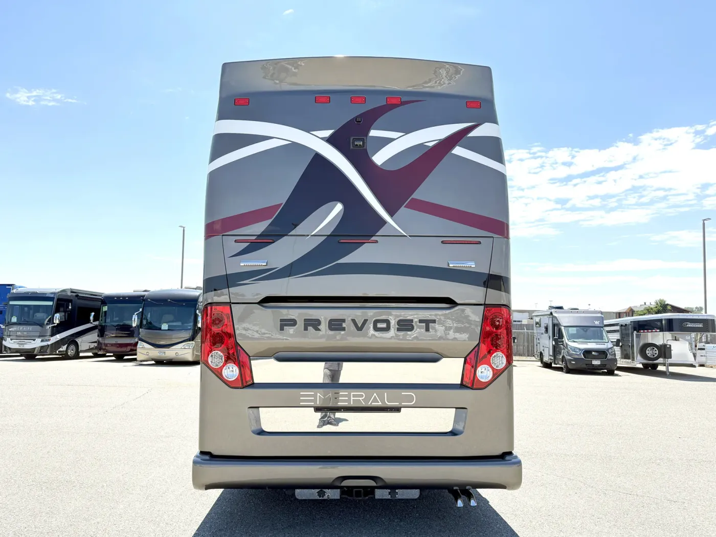 2023 Emerald Prevost H3-45 Double Slide | Photo 4 of 15