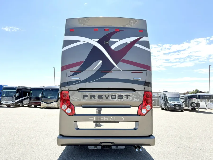 2023 Emerald Prevost H3-45 Double Slide | Photo 4 of 15