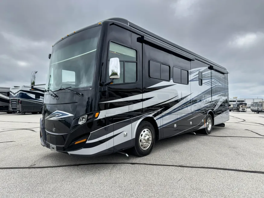 2023 Tiffin Allegro Red 33AA | Photo 6 of 25