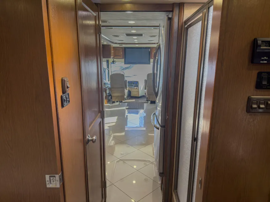 2013 Tiffin Phaeton 36QSH | Photo 14 of 39