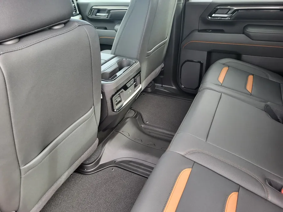 2026 GMC Sierra 3500HD AT4 | Photo 23 of 26