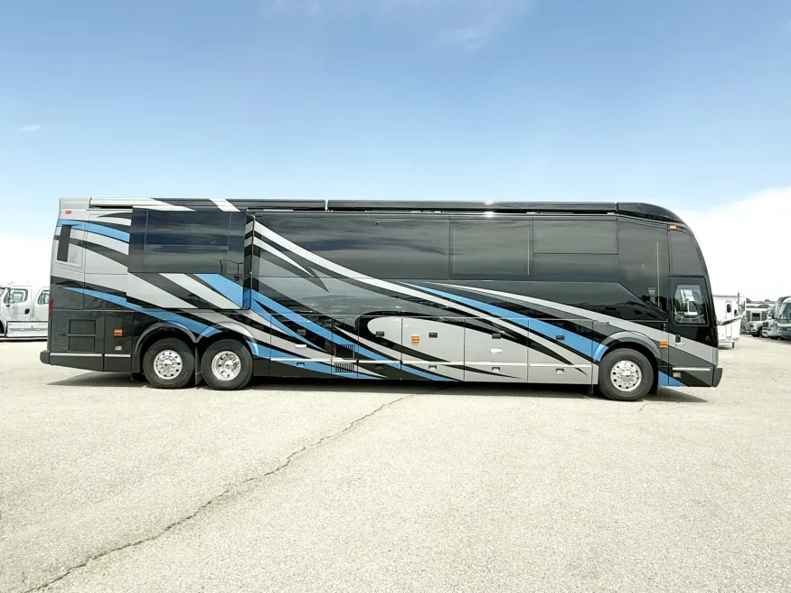 2023 Emerald Prevost H3-45 Triple Slide | Photo 2 of 35