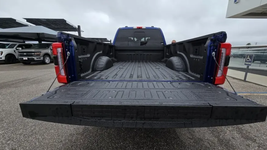 2026 Ford Super Duty F-350 | Photo 10 of 37