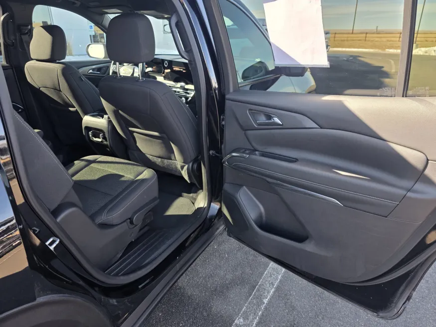 2024 Chevrolet Traverse AWD LT | Photo 16 of 29