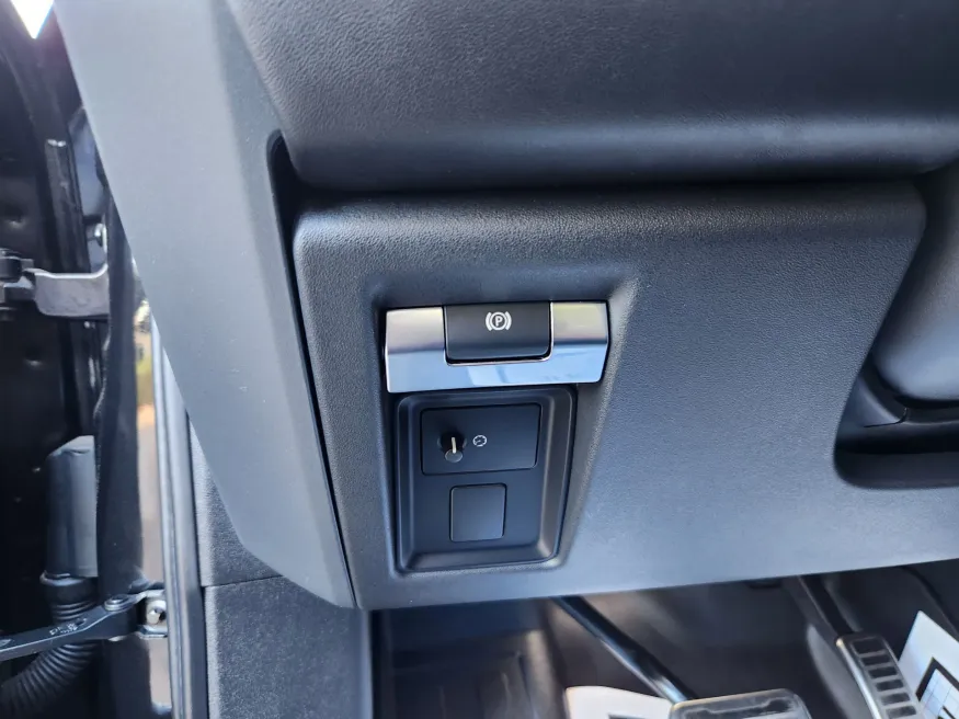 2020 Land Rover Defender X | Photo 6 of 28