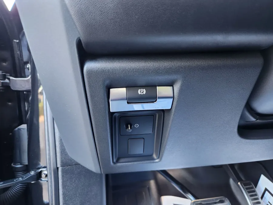 2020 Land Rover Defender X | Photo 6 of 28