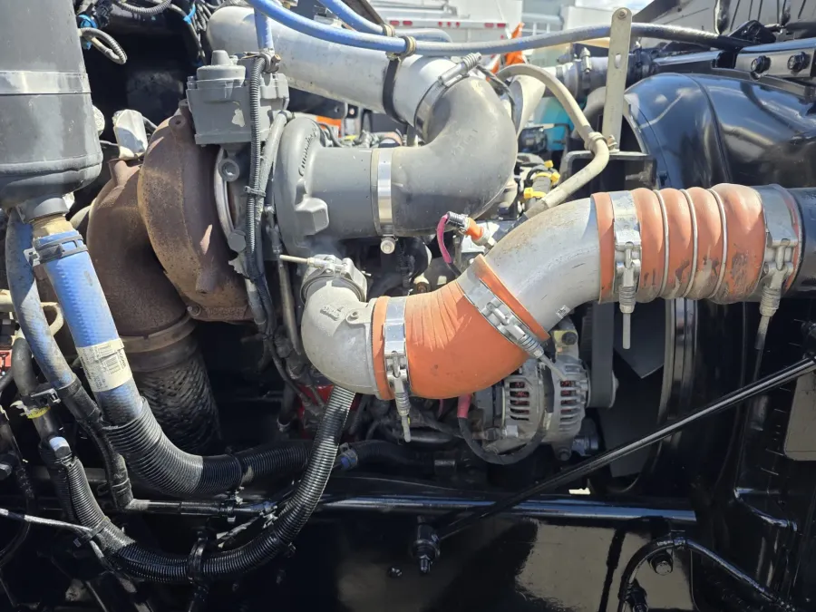 2022 Peterbilt 337 | Photo 15 of 23