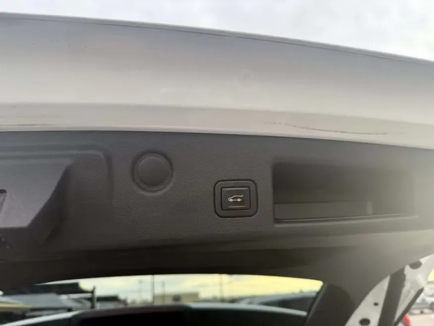 2021 Chevrolet Equinox | Photo 9 of 28