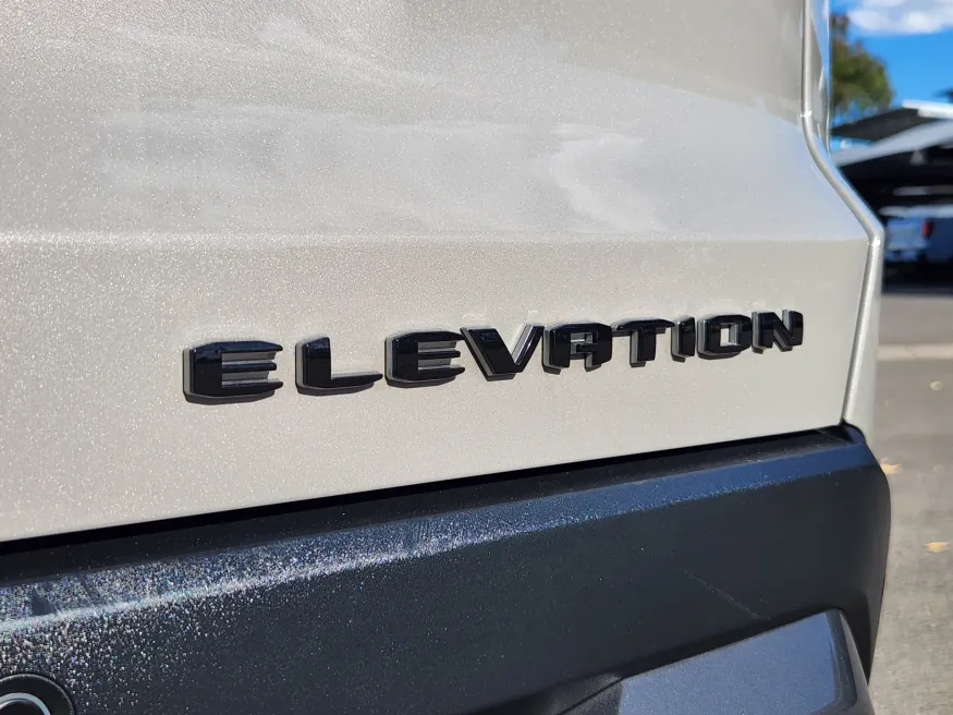 2025 GMC Terrain AWD Elevation | Photo 14 of 28