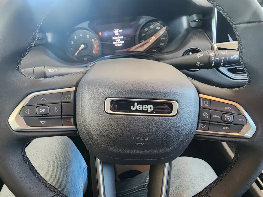 2026 Jeep Compass Latitude | Photo 18 of 19