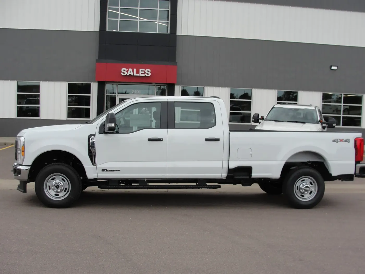 2026 Ford F-350 | Photo 2 of 16