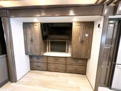 2026 Newmar Dutch Star 3836 | Thumbnail Photo 11 of 29