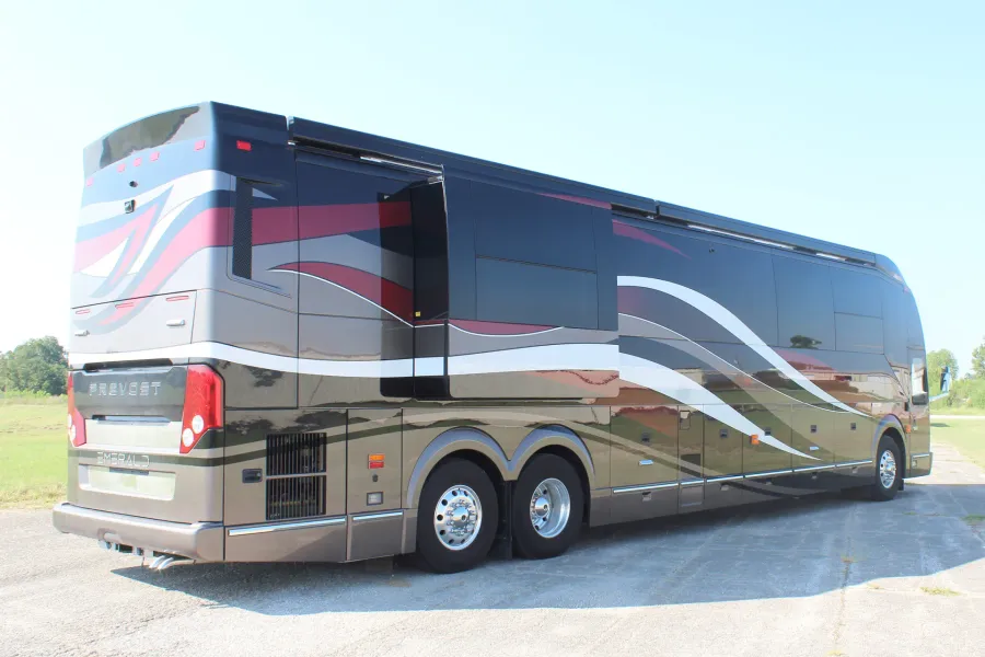 2023 Emerald Prevost H3-45 Triple Slide | Photo 17 of 22