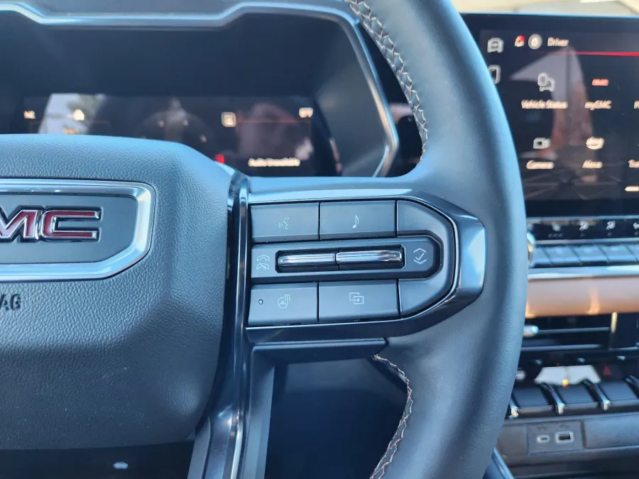 2025 GMC Canyon 4WD AT4 | Photo 22 of 28