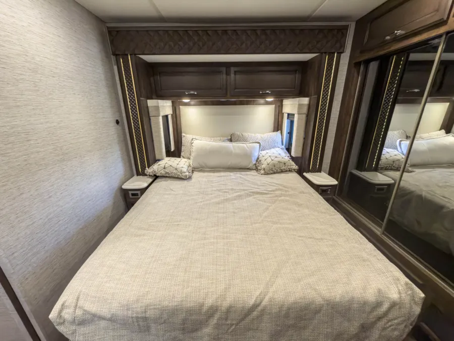 2023 Newmar Bay Star 3408 | Photo 24 of 38