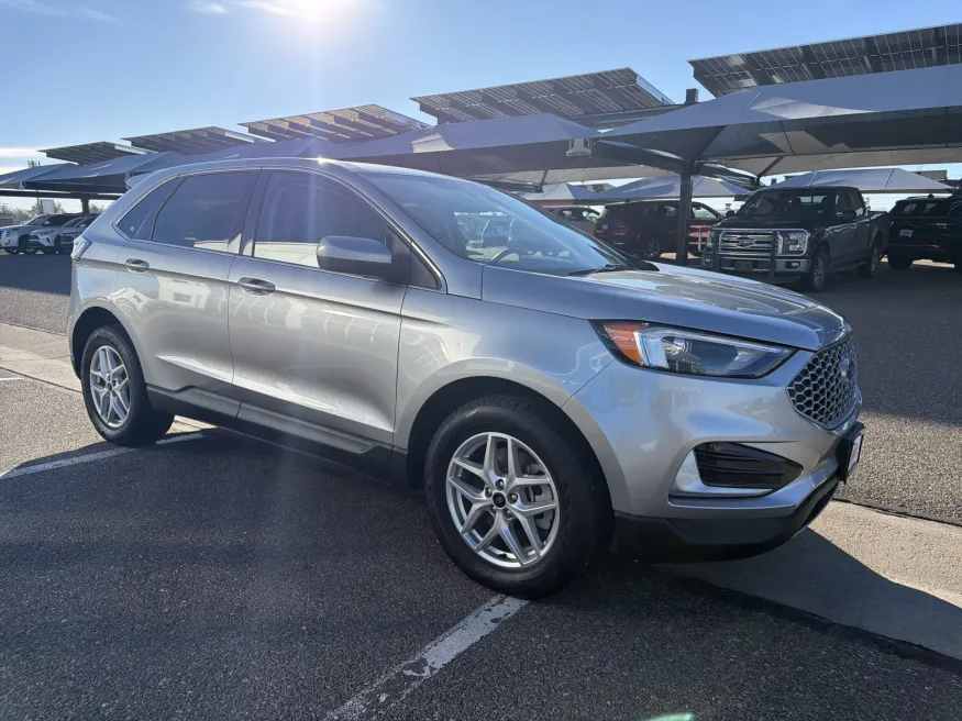 2023 Ford Edge SEL | Photo 6 of 20