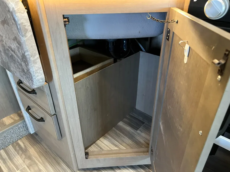 2022 Thor Four Winds 27R | Photo 20 of 37