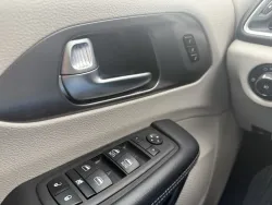 2023 Chrysler Pacifica Touring L | Thumbnail Photo 18 of 24