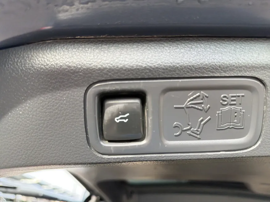 2022 Ford Expedition Limited | Photo 10 of 26