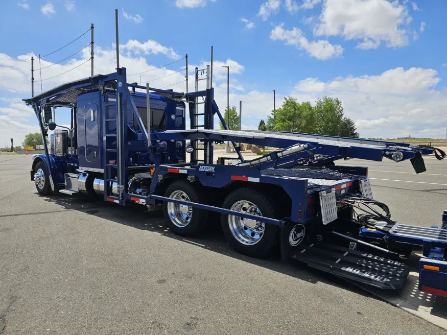 2024 Peterbilt 389 | Photo 12 of 32