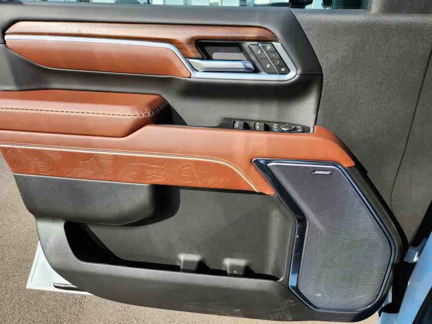 2025 GMC Sierra 3500HD Denali Ultimate | Photo 5 of 32