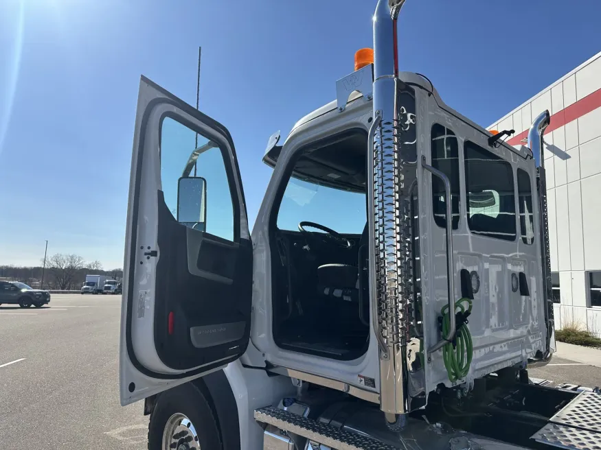 2027 Western Star 49X | Photo 10 of 14