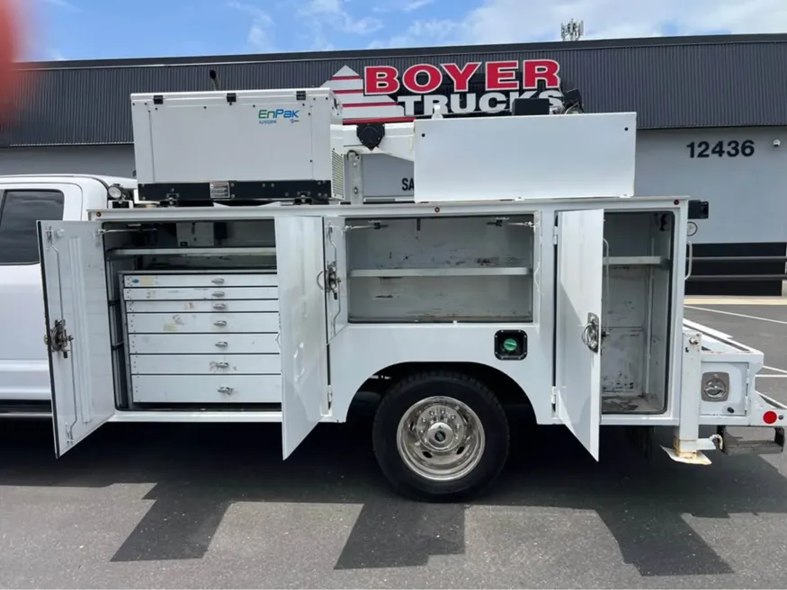 2018 Ford Super Duty F-550 XL | Photo 16 of 21