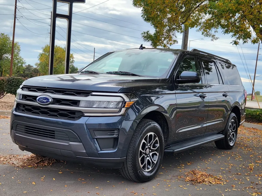 2024 Ford Expedition Max XLT | Photo 3 of 28