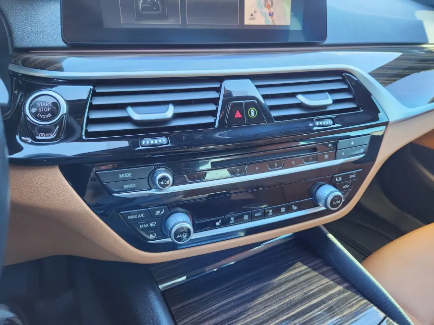 2019 BMW 5 Series 530i xDrive | Photo 25 of 29