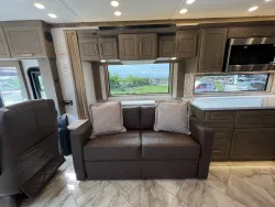 2027 Newmar Essex 4551 | Thumbnail Photo 13 of 39