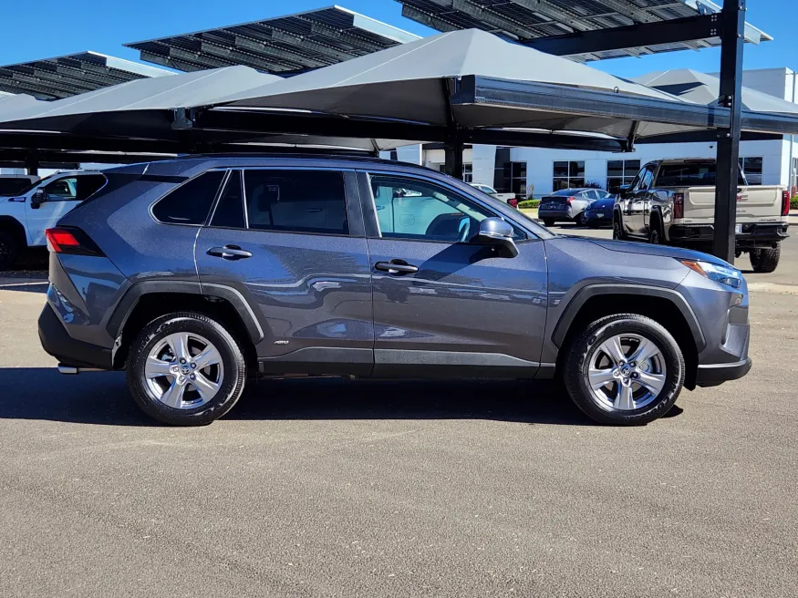 2025 Toyota RAV4 Hybrid XLE | Photo 1 of 30