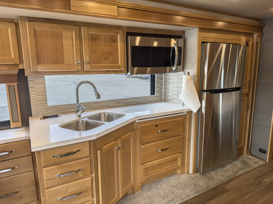 2022 Tiffin Allegro Red 33AA | Photo 20 of 40