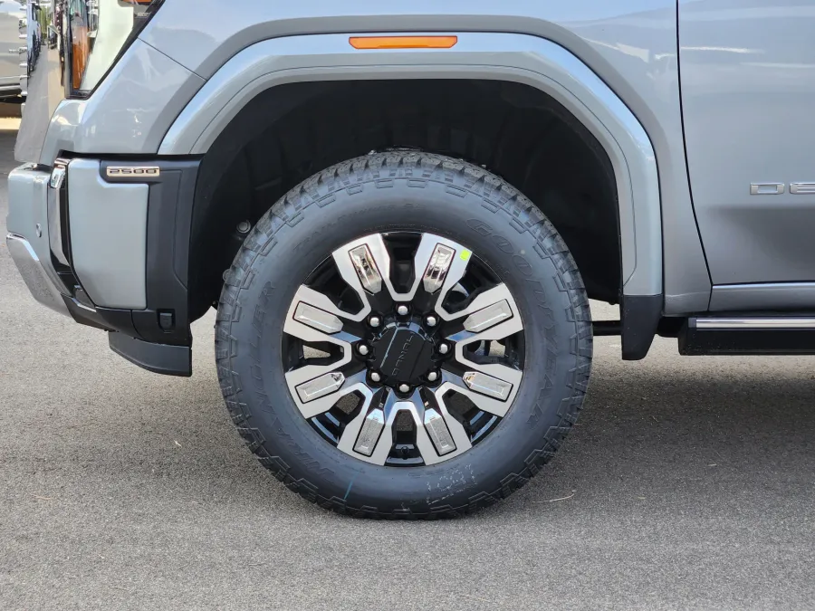 2026 GMC Sierra 2500HD Denali | Photo 19 of 28