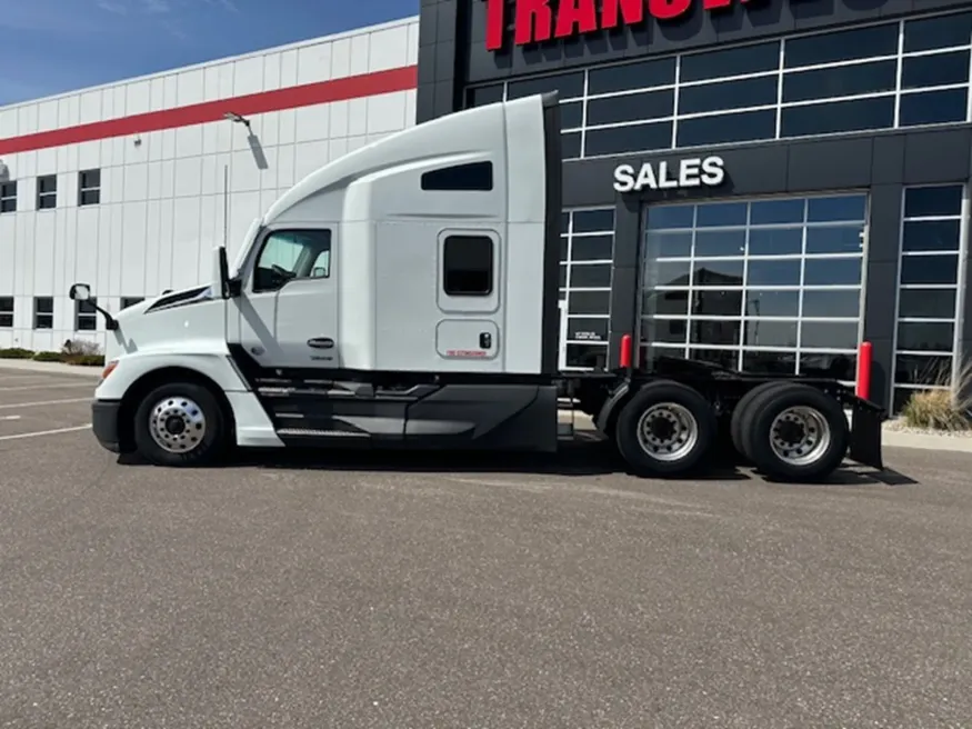2022 Kenworth T680 | Photo 8 of 15