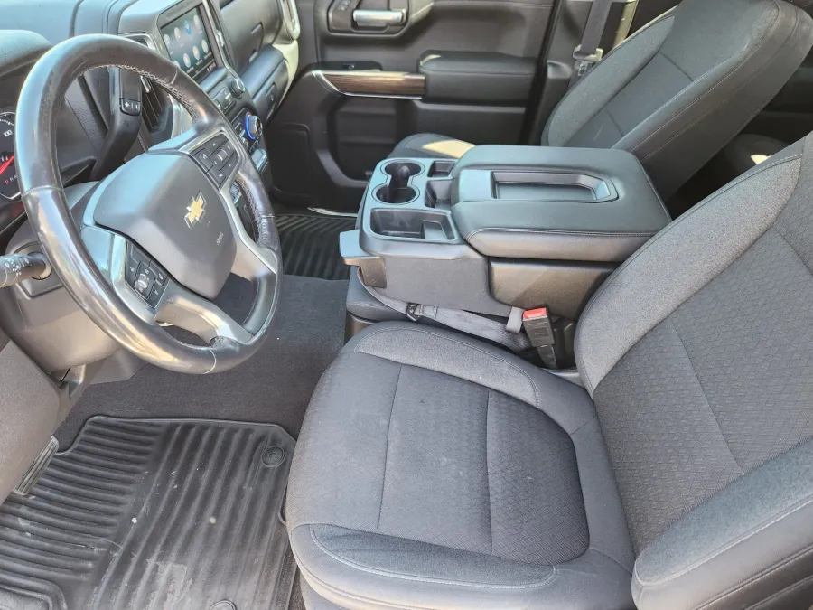 2020 Chevrolet Silverado 1500 LT | Photo 6 of 24