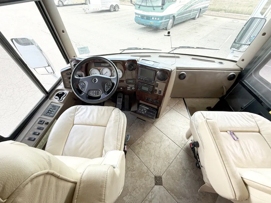 2010 Itasca Ellipse 42AD | Photo 6 of 29