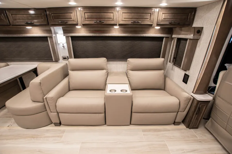 2026 Newmar Dutch Star 4369 | Photo 7 of 25