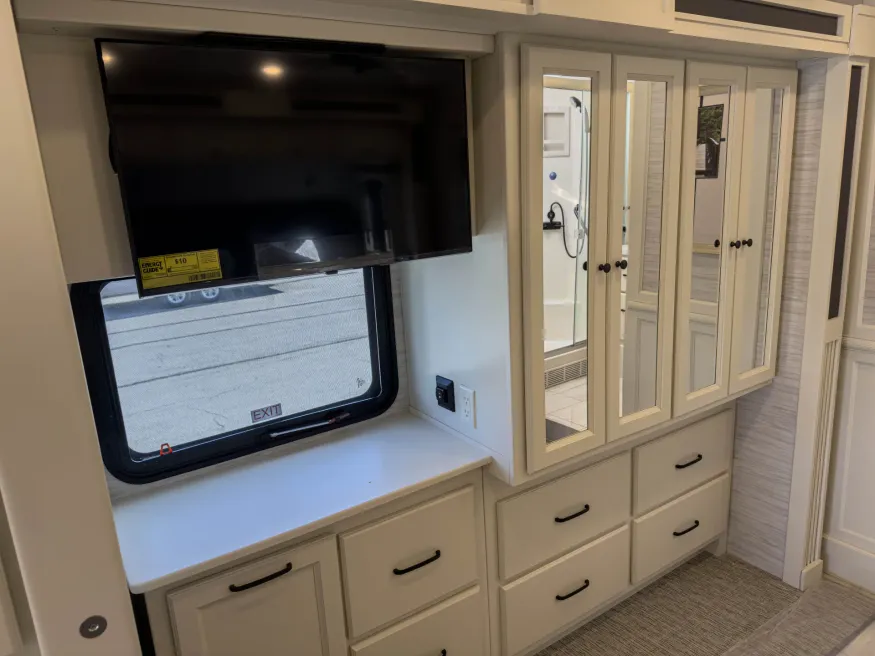 2026 Tiffin Allegro Red 37BA | Photo 23 of 28