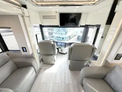 2024 Newmar King Aire 4531 | Thumbnail Photo 4 of 30
