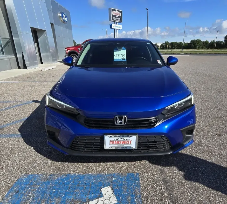 2022 Honda Civic | Photo 2 of 28