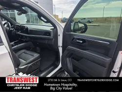 2025 Chevrolet Suburban Z71 | Thumbnail Photo 21 of 32